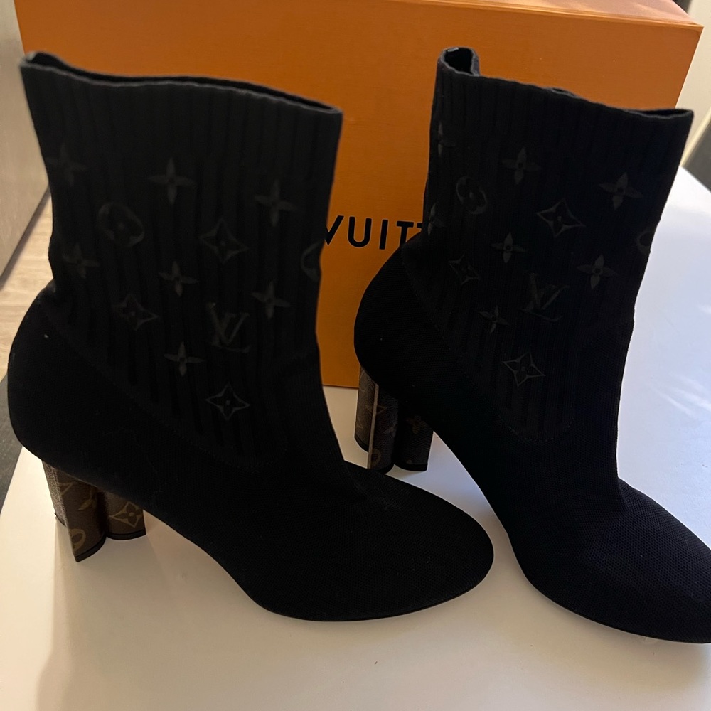 COPY - LV silhouette Ankle Boots